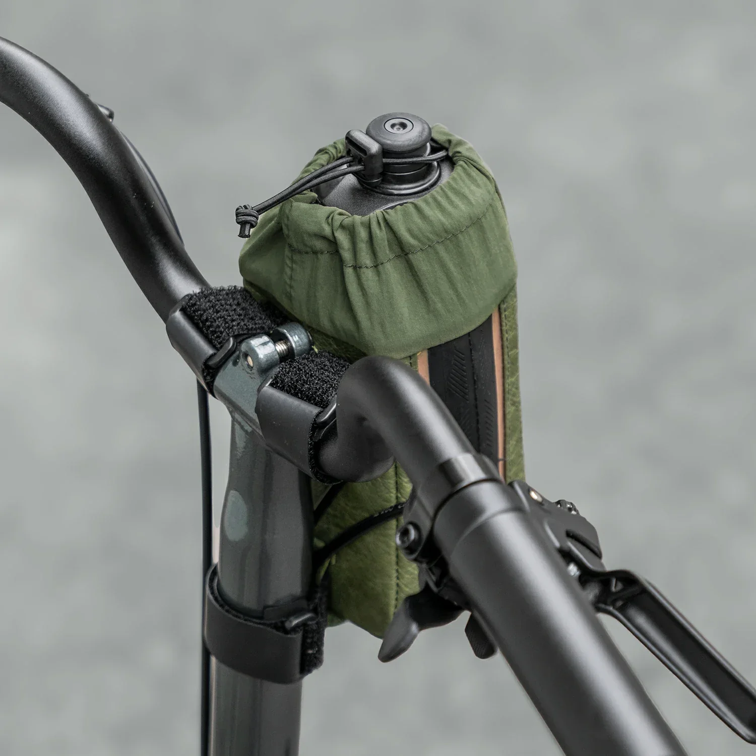 Road-to-Sky Sustainable Eco-Friendly Recycled Tire Bike Water Bottle Bags 0.8L - Image 6