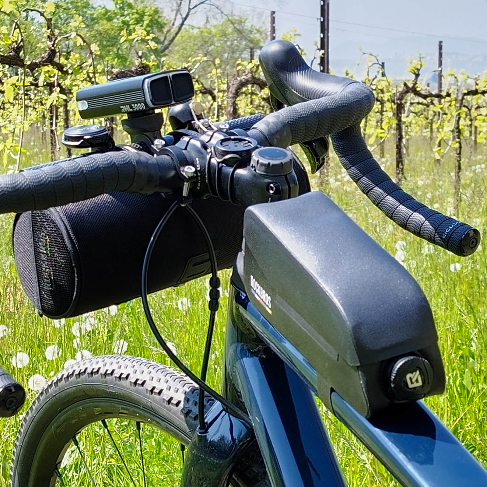 ROCKBROS Road-to-Sky Frame Bag Magnetic Top Tube Bag 100% Waterproof 0.6L-0.9L - Image 13
